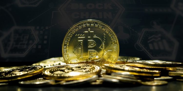 Bitcoin atingiu um novo recorde de US$ 106 mil neste domingo (15)