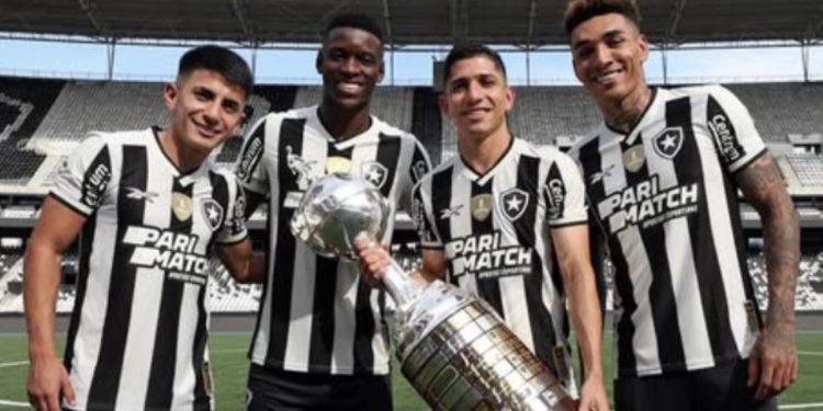 O Botafogo sondou Lucas Paquetá, mas ainda não formalizou proposta