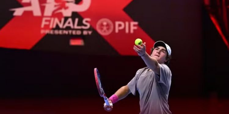 João Fonseca, de 18 anos, é a grande promessa do tênis brasileiro, ocupando o 145º lugar no ranking mundial