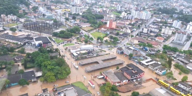 Inmet emitiu alerta vermelho para chuvas intensas no Norte de Santa