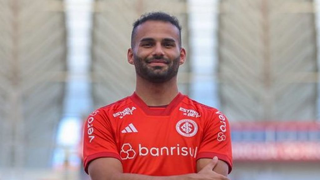 Thiago Maia, do Internacional, recebeu o prêmio Fair Play da Fifa por suas ações durante as enchentes no Rio Grande do Sul