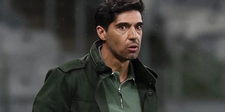 Abel Ferreira não esteve presente na reapresentação, mas retorna ao clube no próximo fim de semana