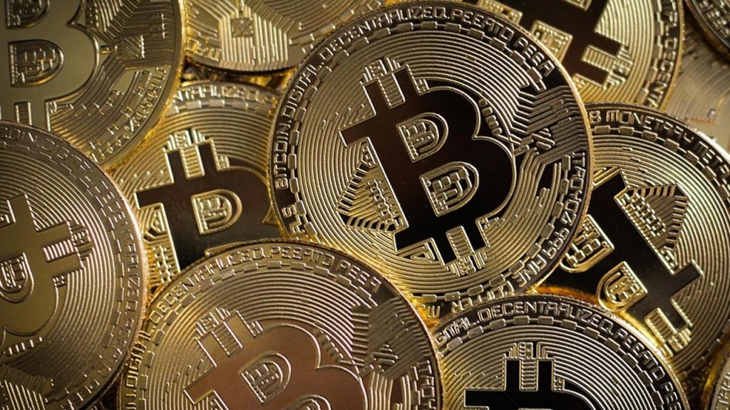 MicroStrategy aposta no Bitcoin, adquirindo a criptomoeda com caixa próprio e emissão de dívida