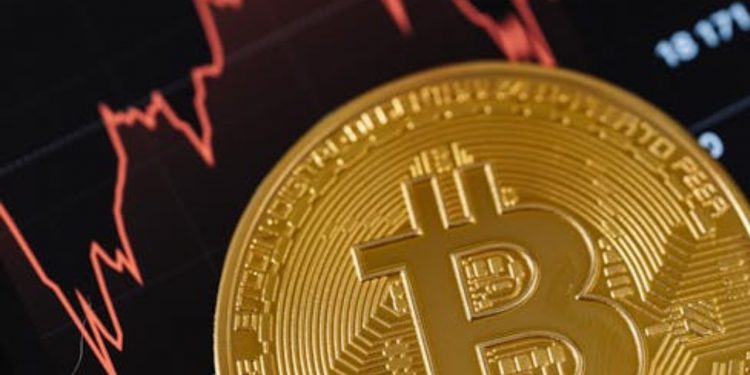 O Bitcoin enfrenta alta volatilidade, mas segue acima dos US$ 100 mil