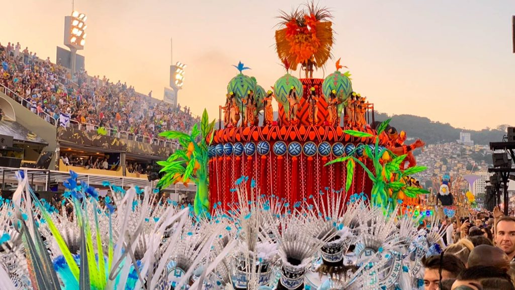 Carnaval do Rio de Janeiro, o “maior espetáculo da Terra”.