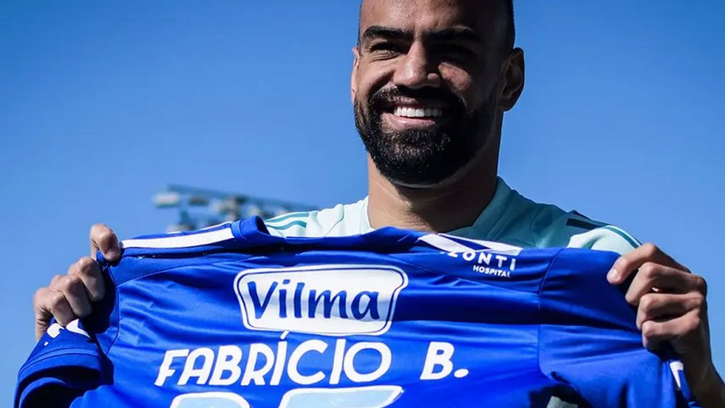 Fabrício Bruno foi apresentado pelo Cruzeiro nos EUA, após deixar o Flamengo