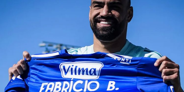 Fabrício Bruno foi apresentado pelo Cruzeiro nos EUA, após deixar o Flamengo