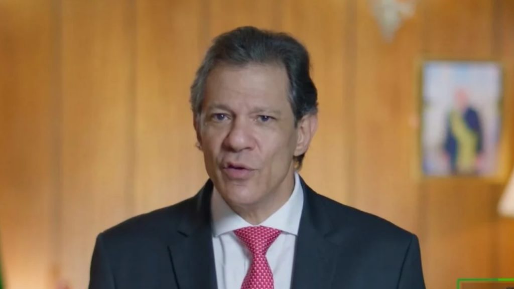 Haddad cancelou suas férias, previstas para janeiro, devido à recuperação de sua esposa e ao momento econômico