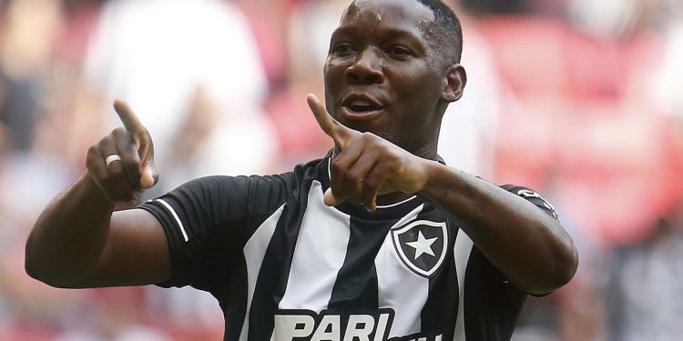 Patrick de Paula retorna ao Botafogo após período de empréstimo ao Criciúma